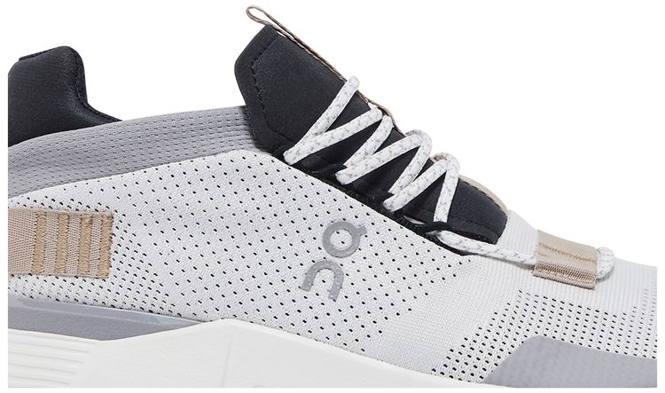 ON Wmns Cloudnova White Sand