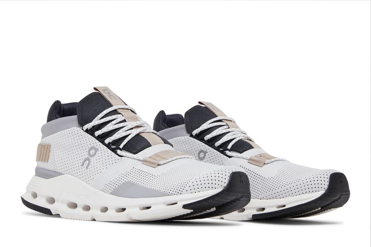 ON Wmns Cloudnova White Sand