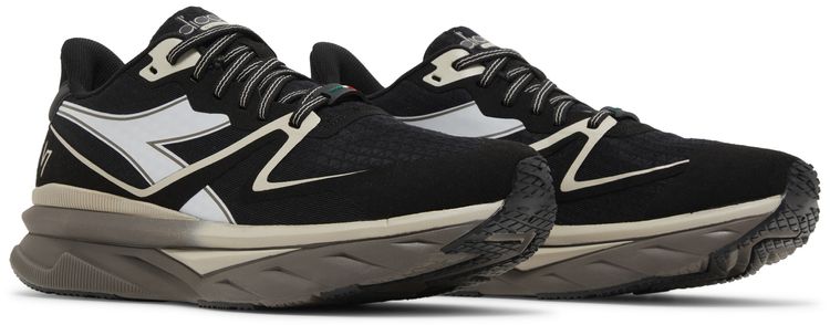 Diadora Atomo V7000 Black Smoke Grey