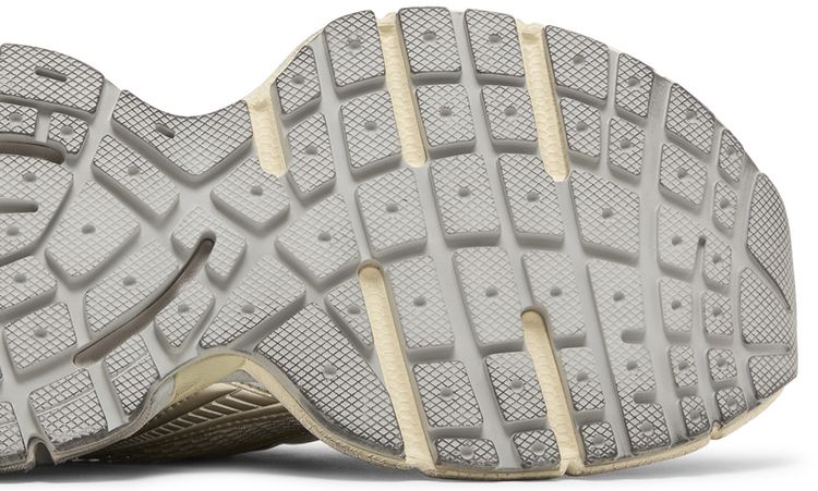 Balenciaga Wmns 3XL Sneaker Worn Out   Light Beige