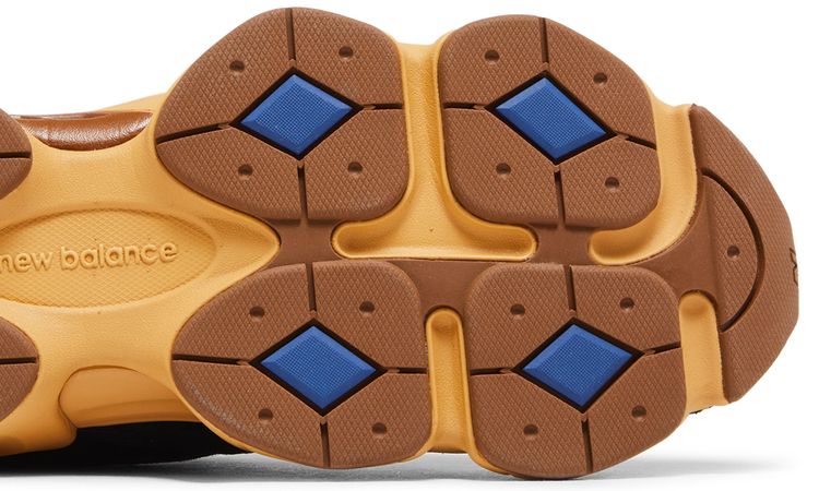 9060 Black Royal Gum