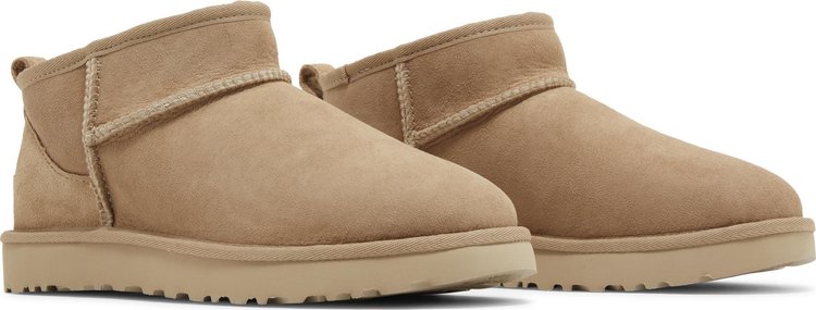 Wmns Classic Ultra Mini Boot Sand