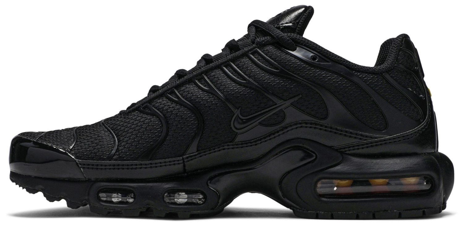 triple black air max plus 3