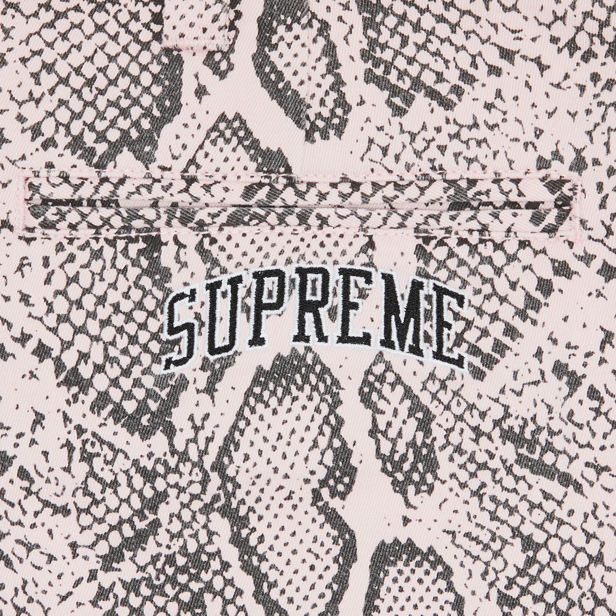 パンツ Supreme Snake Print Chino Pant Pale Pink Supreme Snake Print Chino Pant (SS24) - $148