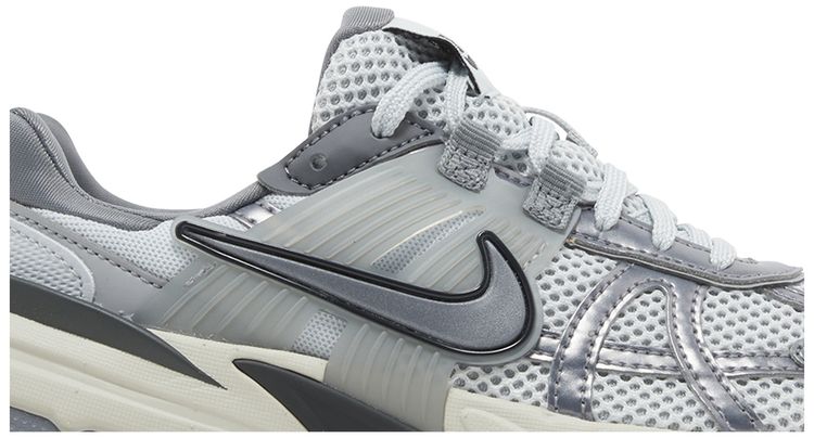 Nike Wmns V2K Run Pure Platinum Wolf Grey