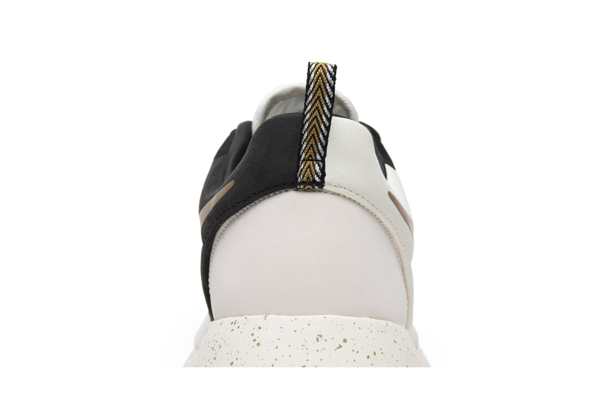 Buy Roshe One Gold Trophy 669689 100 GOAT CA