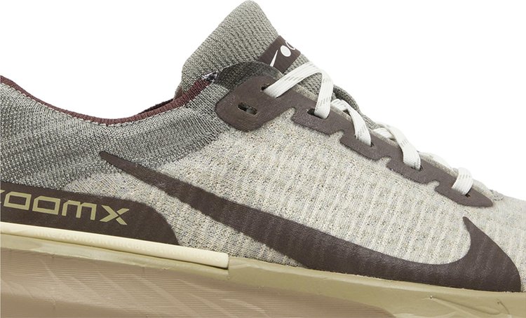 ZoomX Invincible 3 Dark Stucco