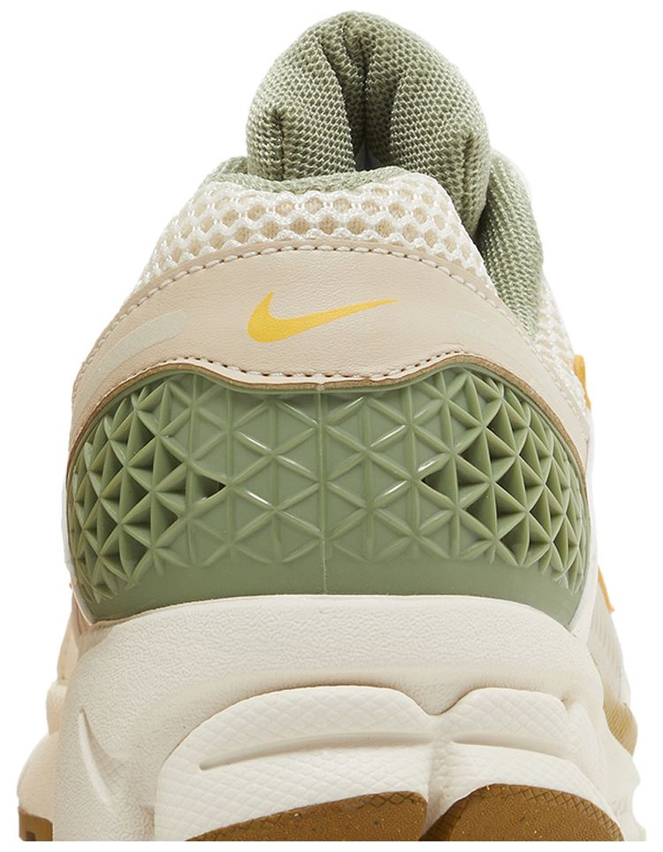 Nike Wmns Air Zoom Vomero 5 Pale Ivory Oil Green