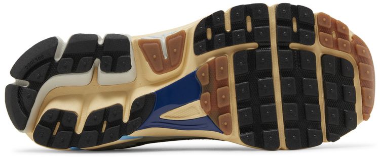 Wmns Air Zoom Vomero 5 Designed by Japan