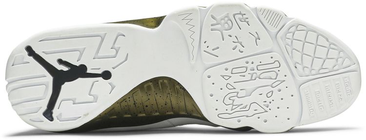 Air Jordan 9 Retro Statue