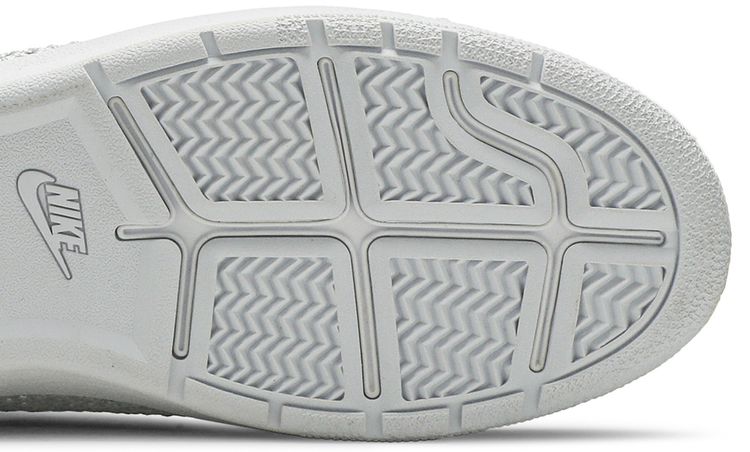 Nike Wmns Tennis Classic Ultra Flyknit White Wolf Grey