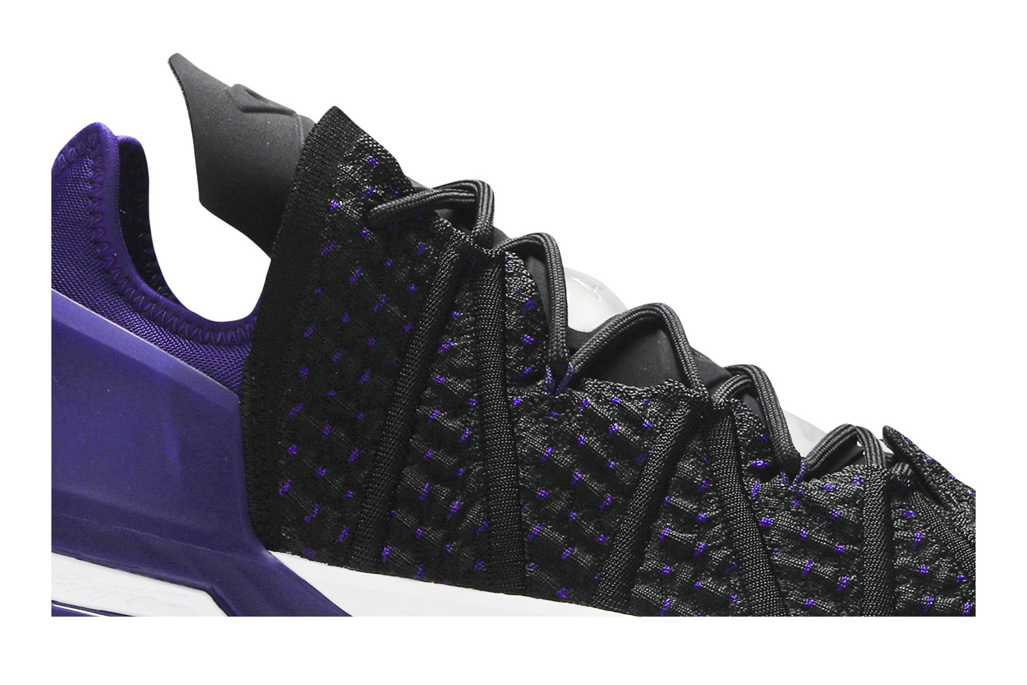 Lebron 18 carbon 2025
