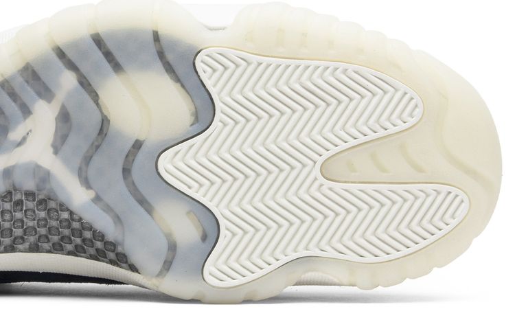 Air Jordan 11 Retro Low RE2PECT