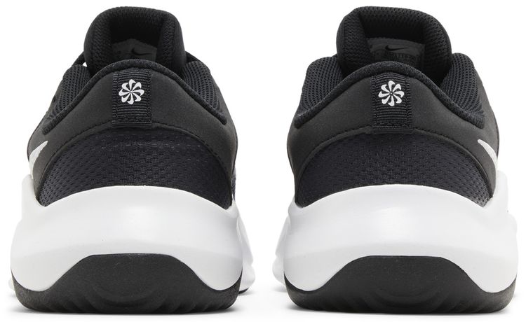 Wmns Legend Essential 3 Next Nature Black White