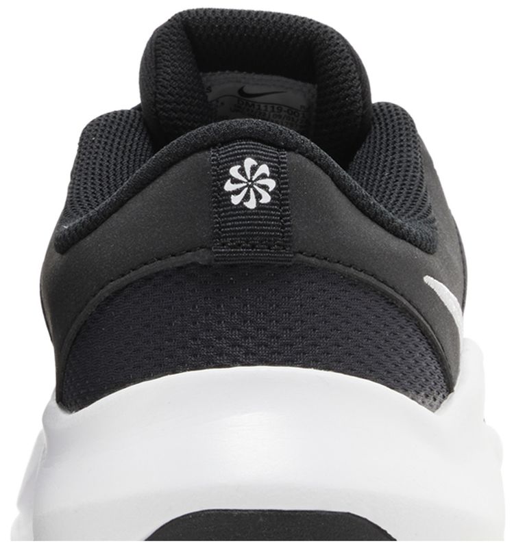 Wmns Legend Essential 3 Next Nature Black White
