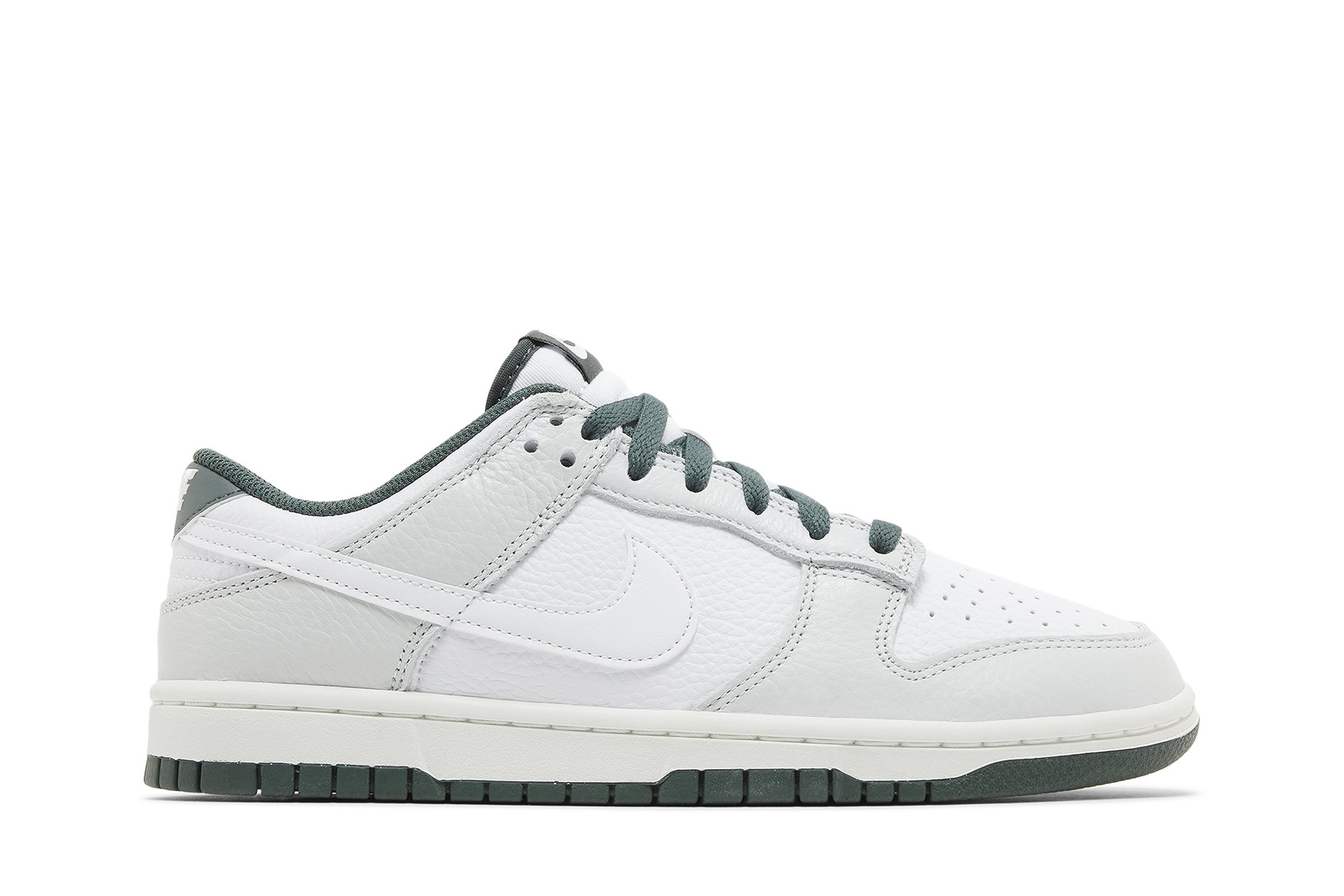 Dunk Low SE 'Photon Dust Vintage Green'