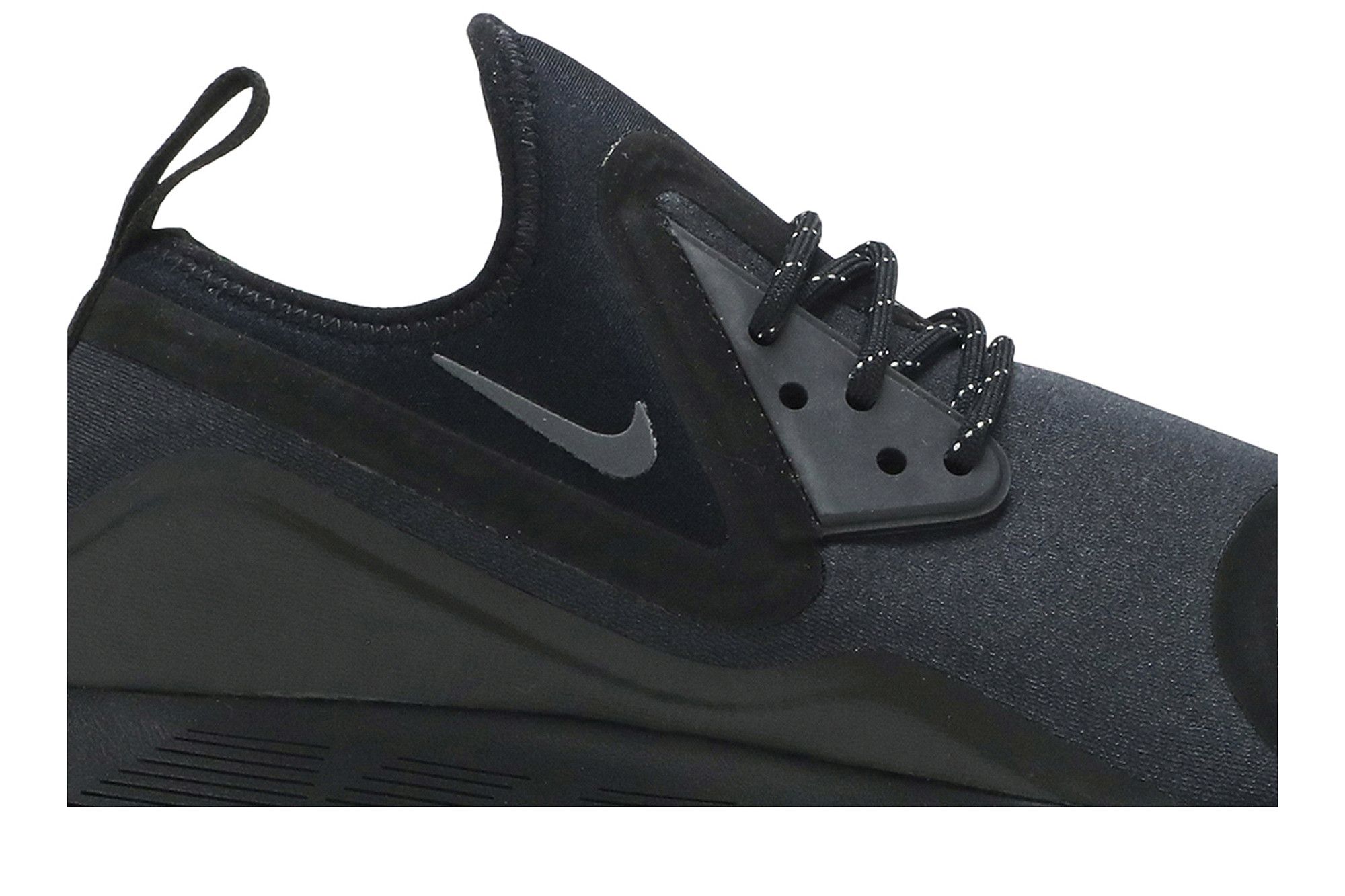 Nike lunarcharge essential triple black top