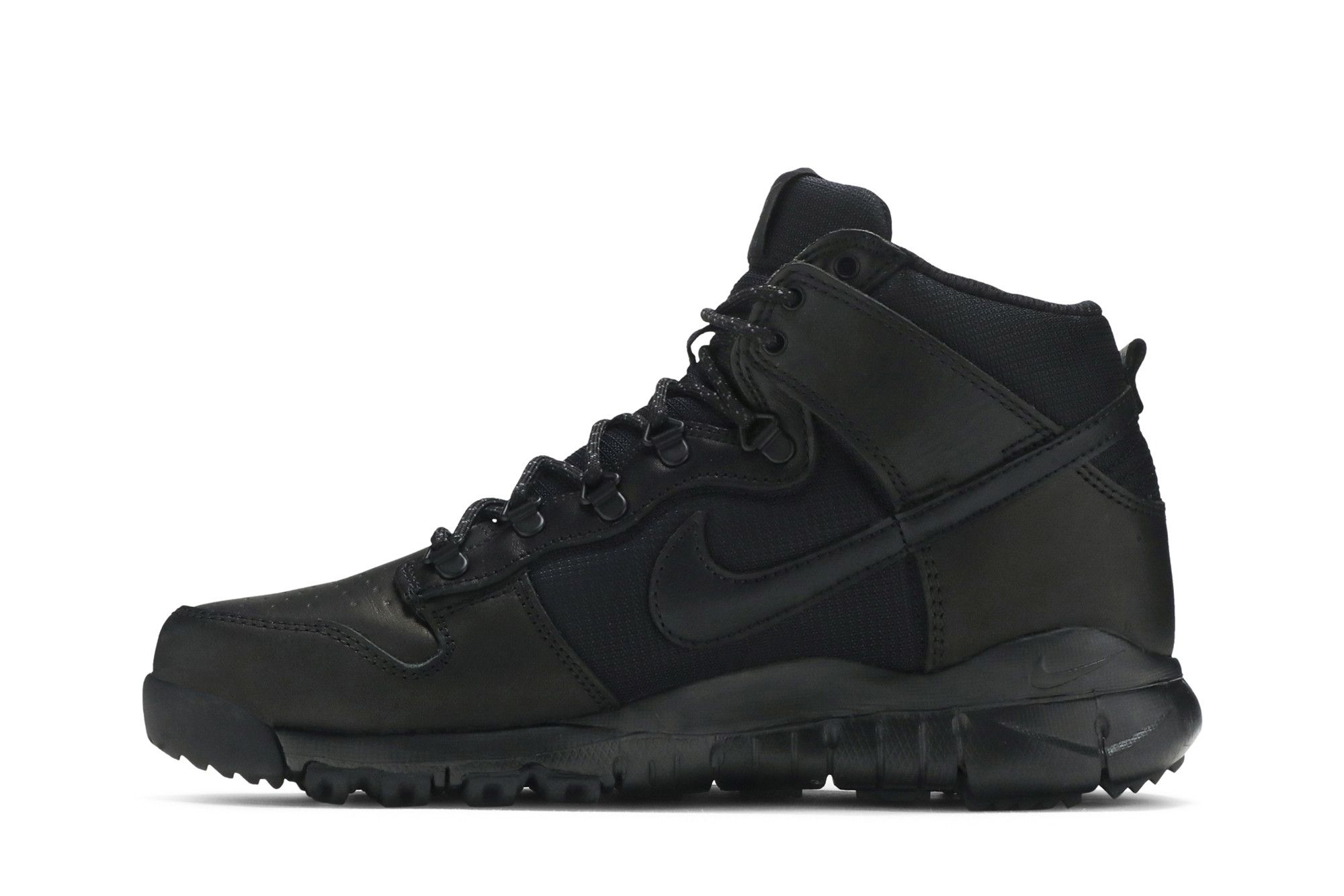 Nike sb dunk high boot black on sale