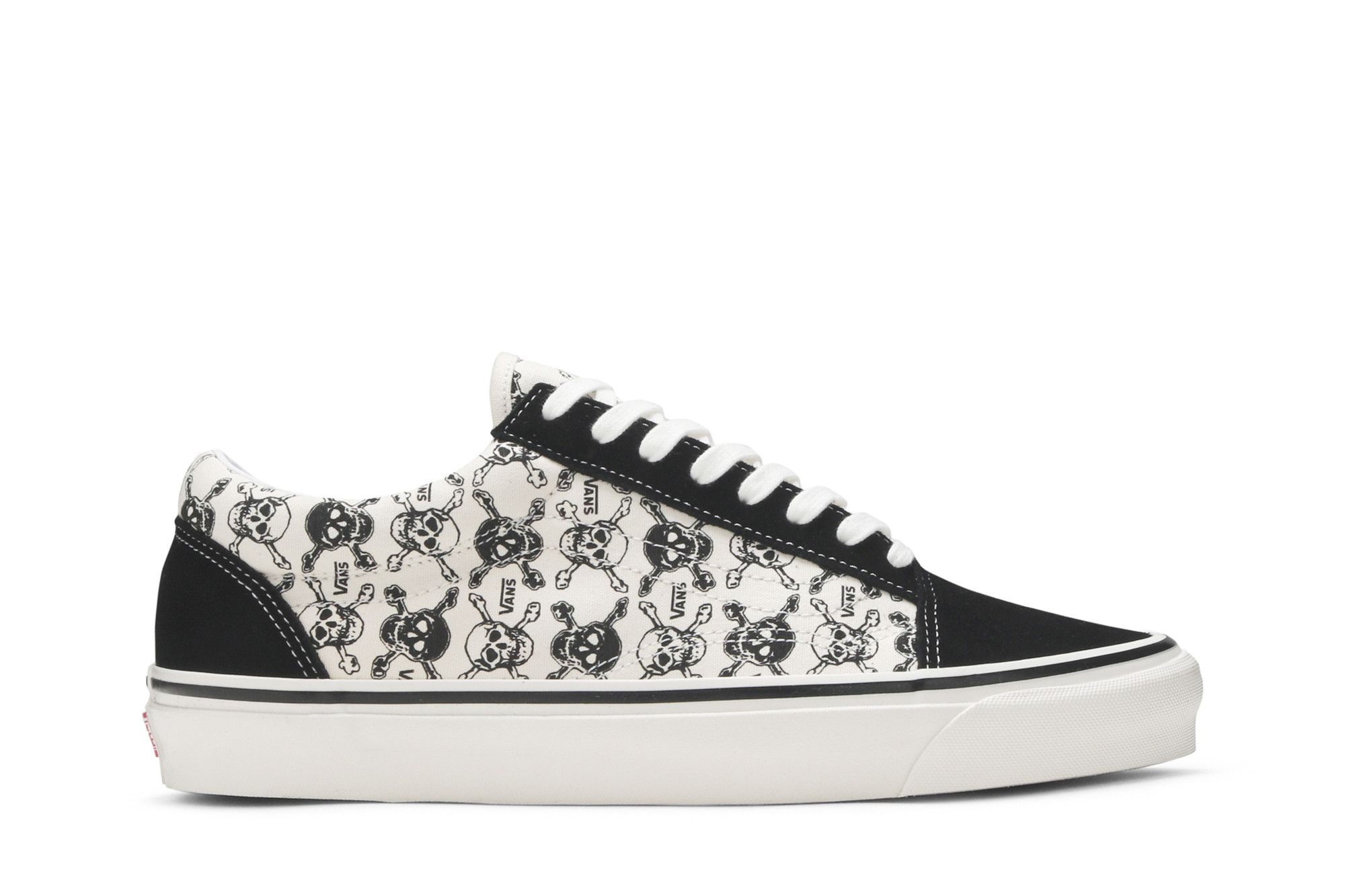 Buy Old Skool 36 DX 'Skulls' - VN0A38G2X7Y | GOAT