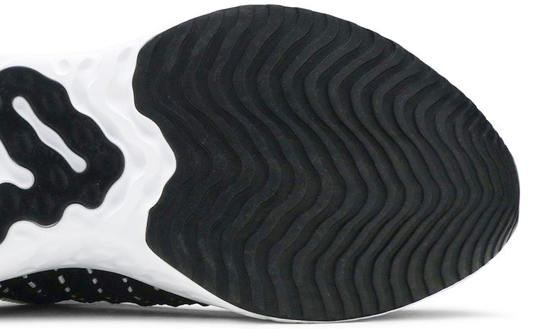 Nike React Phantom Run Flyknit 2 Black White