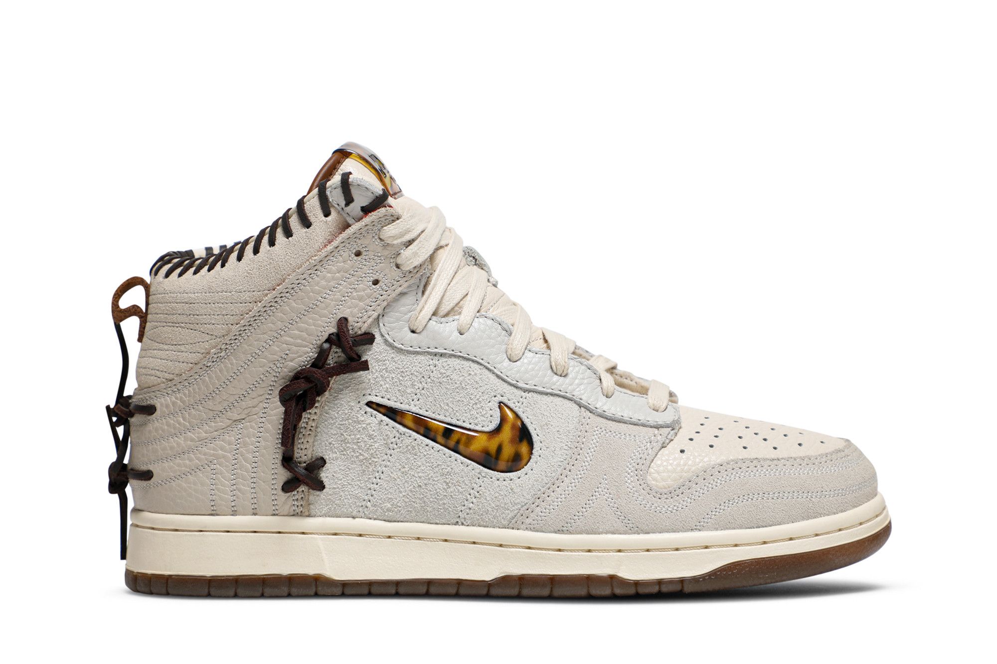 Buy Bodega x Nike Dunk High 'Friends & Family' - CZ8125 100 | GOAT