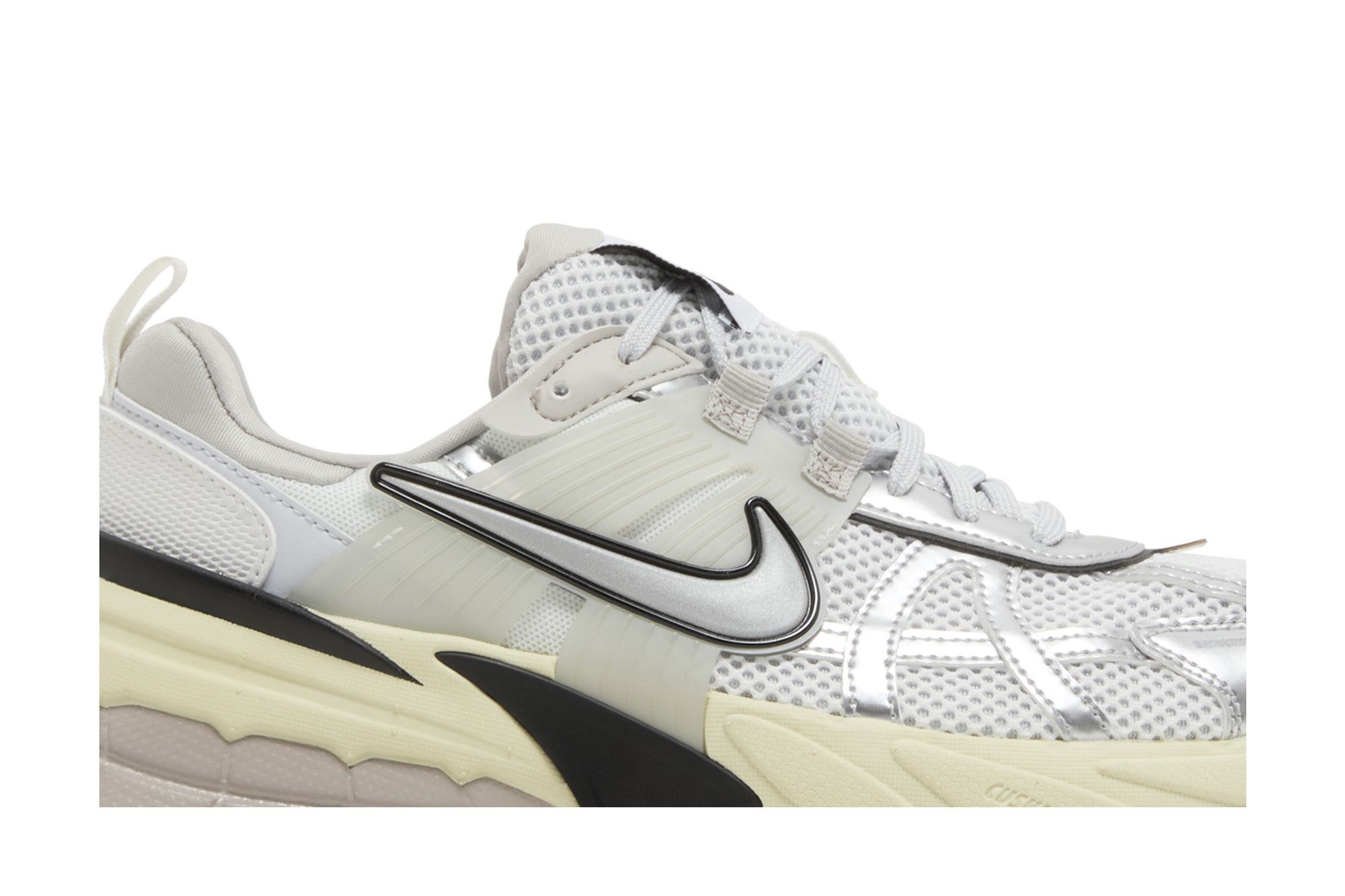 【Nike】V2K Run Pure Platinum Light Iron Ore HJ4497-100 Nike V2K Run Summit White Mens Running Shoes Summit White