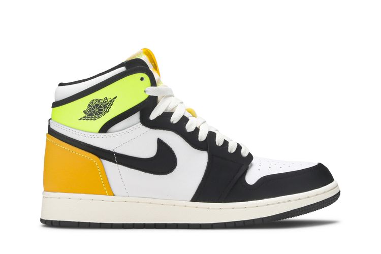 retro 1 volt gold on feet