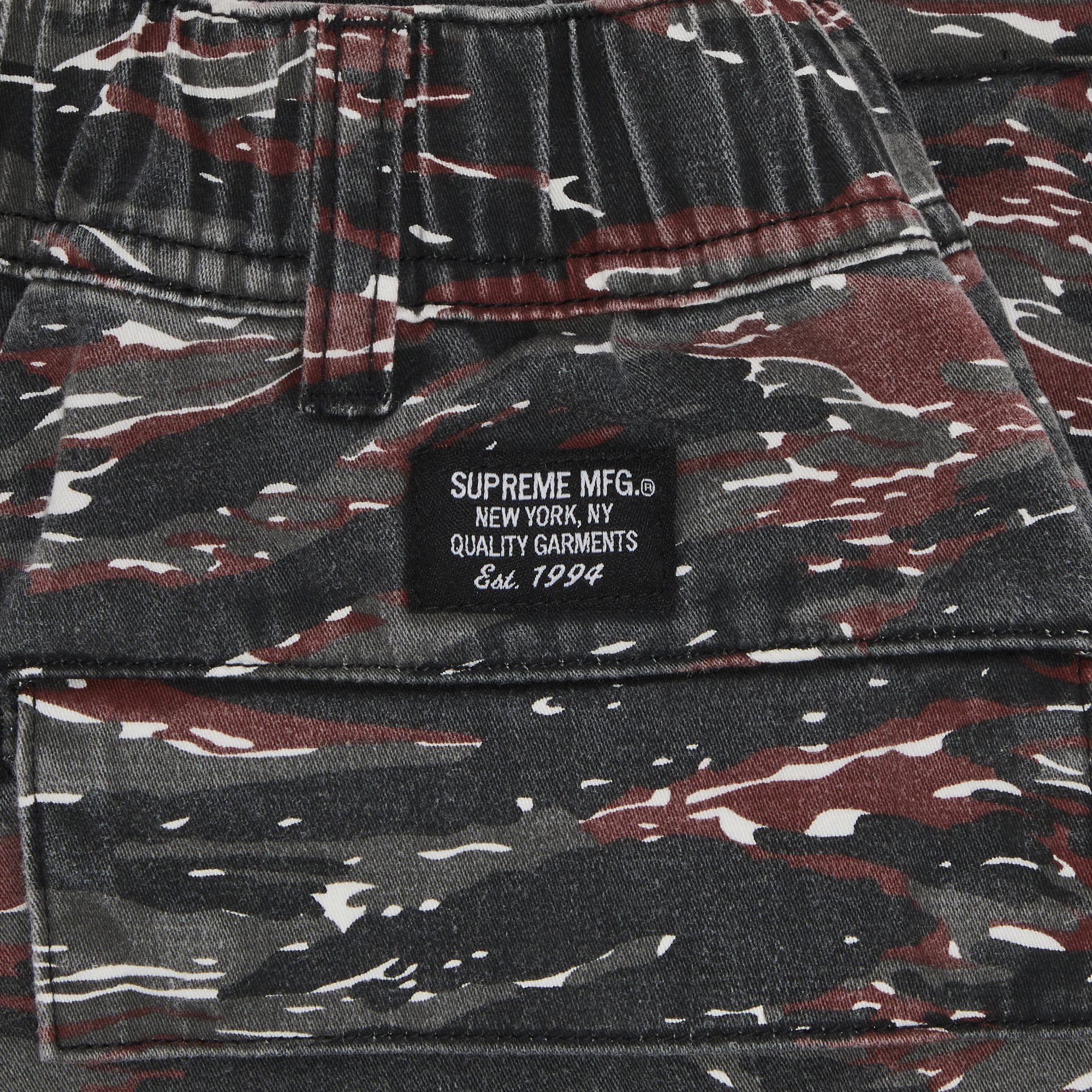 Size m Supreme Cargo Short 'Red Tiger Camo'