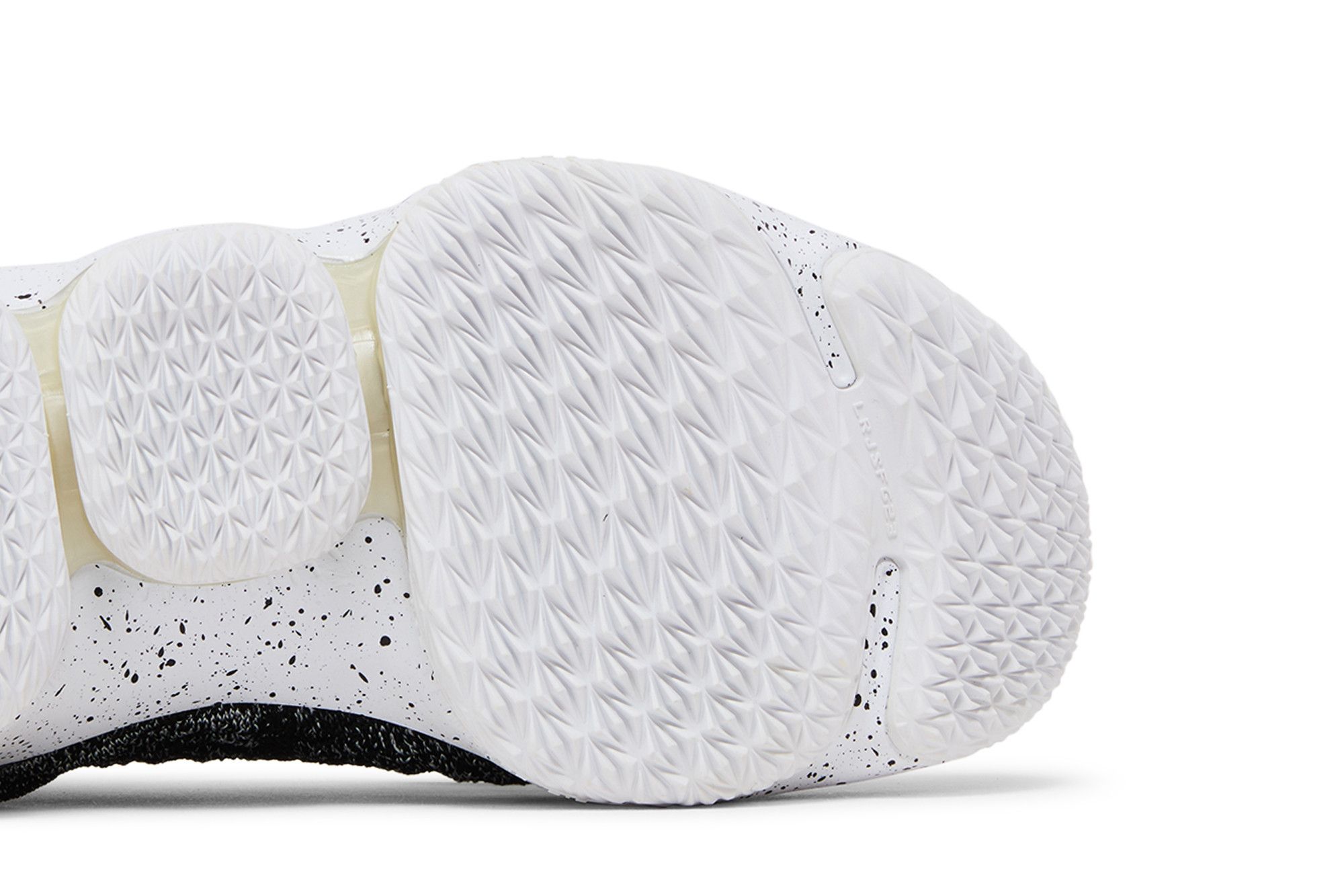 Buy LeBron 15 GS Ashes 922811 002 GOAT