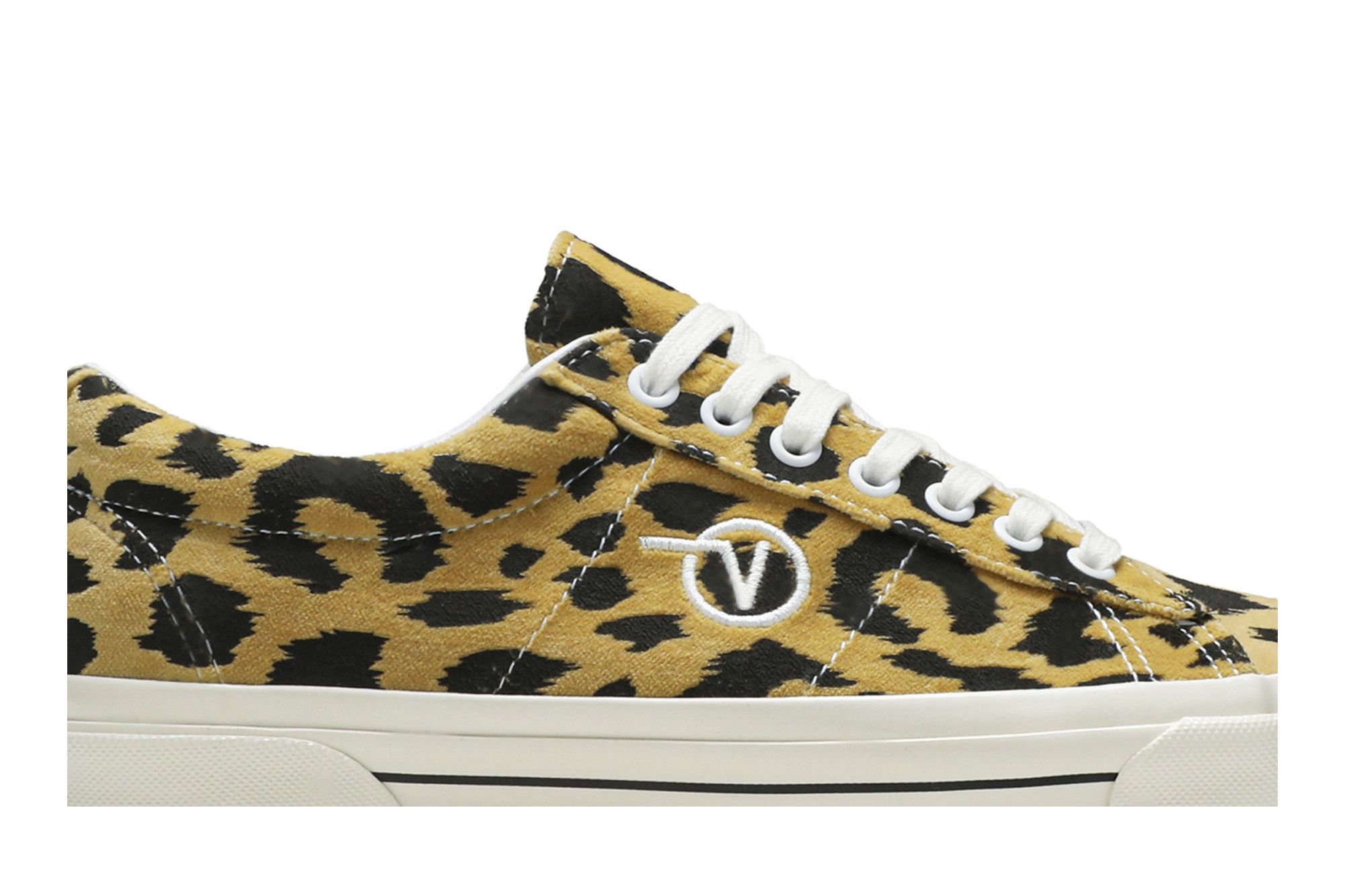 B324♡B393♡B251♡B048 Miss Me Metallic Border Stitch Bootcut Jeans