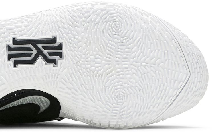 Nike Kyrie Low 2 Black Metallic Silver