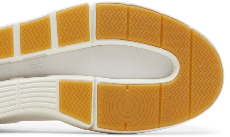 ON The Roger Clubhouse Mid White Sand