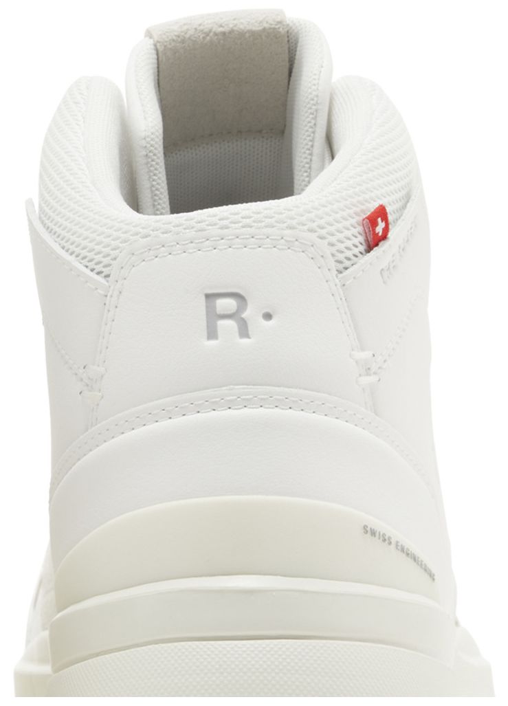 ON The Roger Clubhouse Mid White Sand