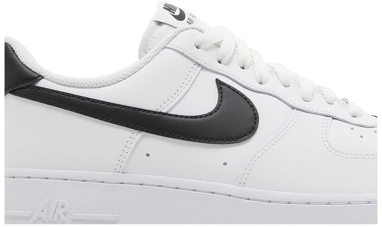 Nike Air Force 1 07 White Black Outsole