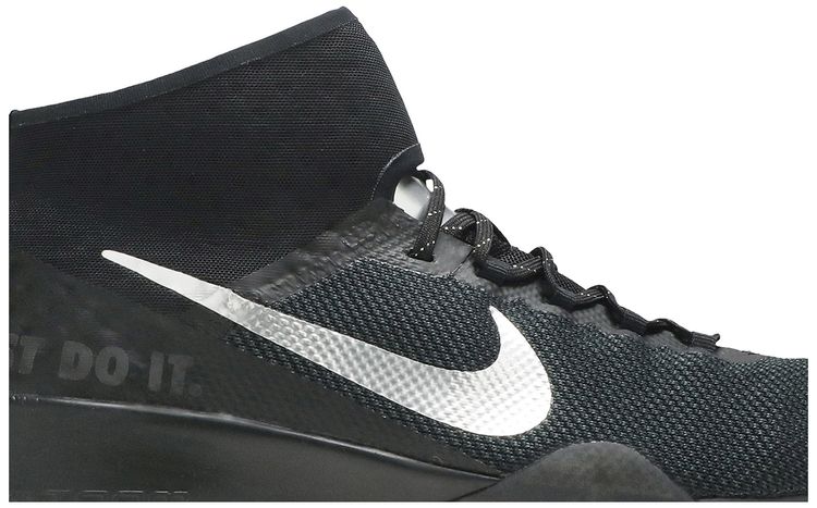Nike Wmns Air Zoom Strong 2 Selfie Black Chrome