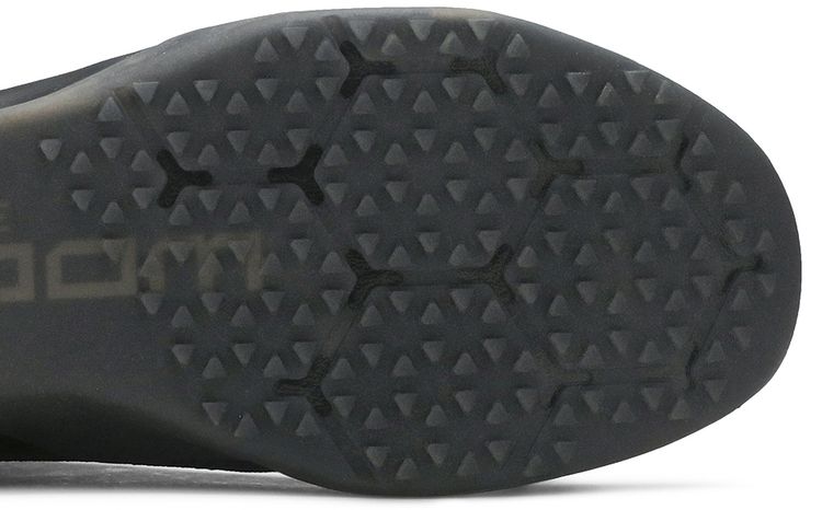 Nike Wmns Air Zoom Strong 2 Selfie Black Chrome