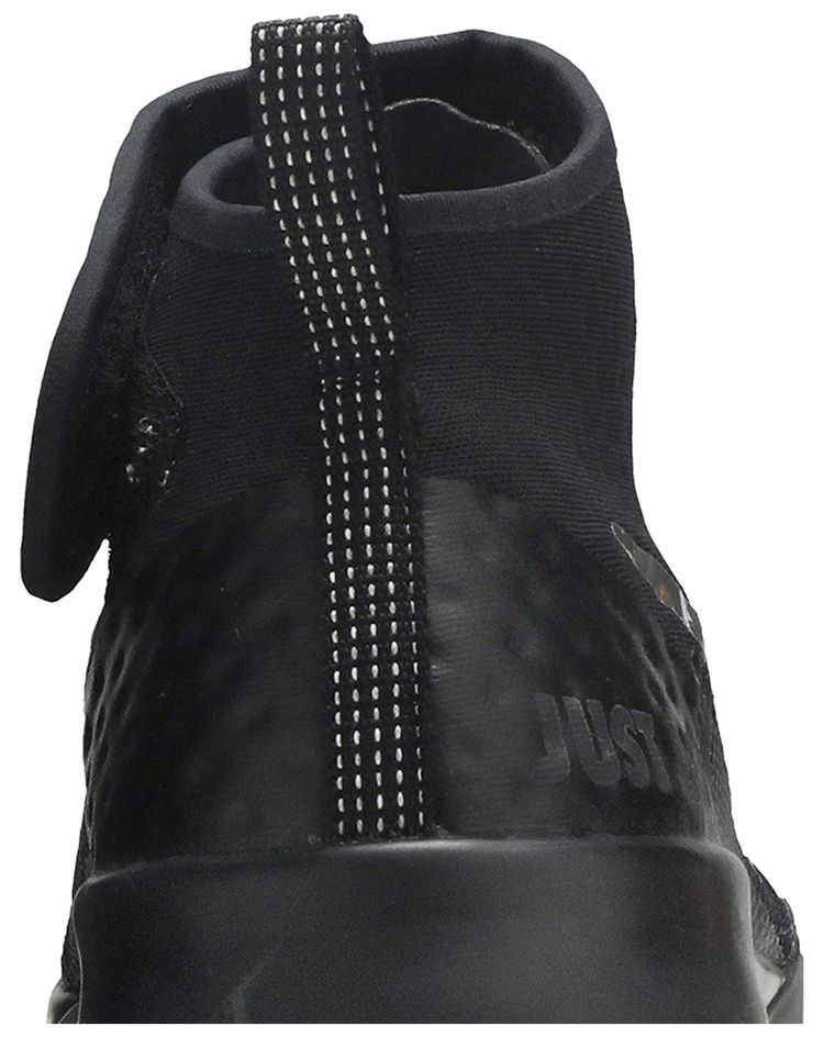 Nike Wmns Air Zoom Strong 2 Selfie Black Chrome