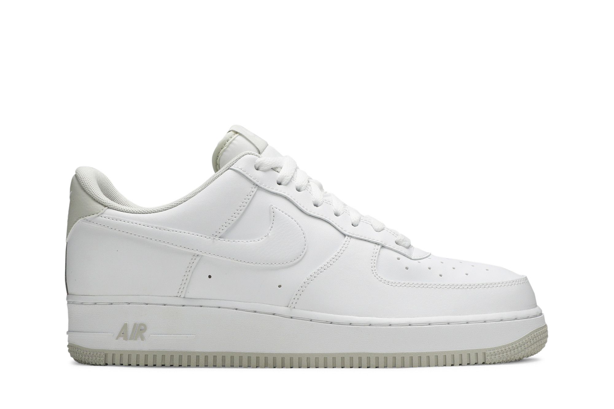 NIKE Air Force 1 ホワイト Nike Air Force 1 Jewel Kids | SneakerNews.com
