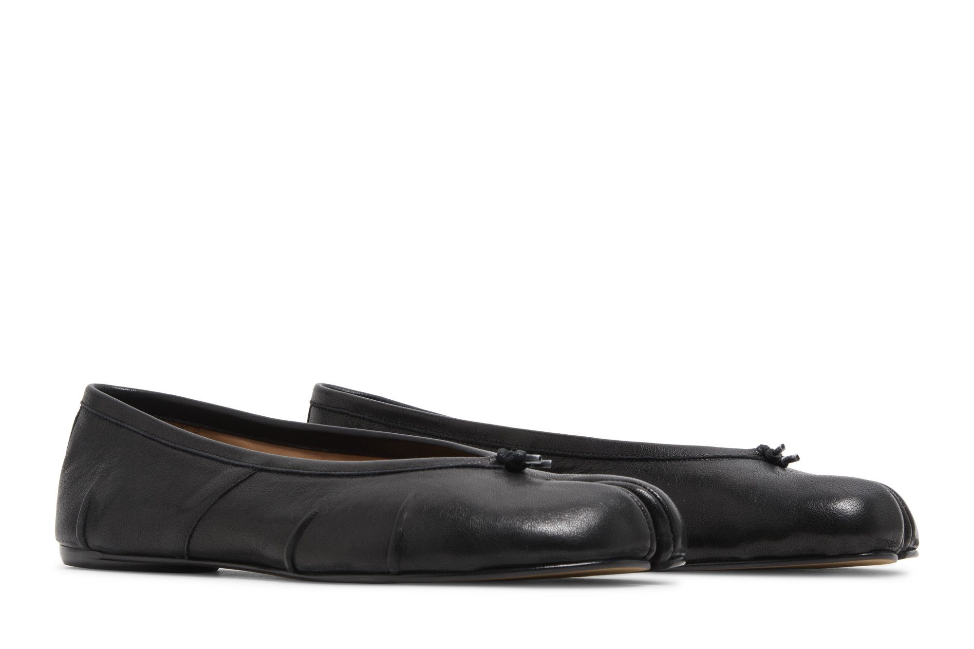 Maison Margiela＞「タビ」バレリーナ(Black) Black Nappa Leather Tabi Ballerina Flats | Maison Margiela