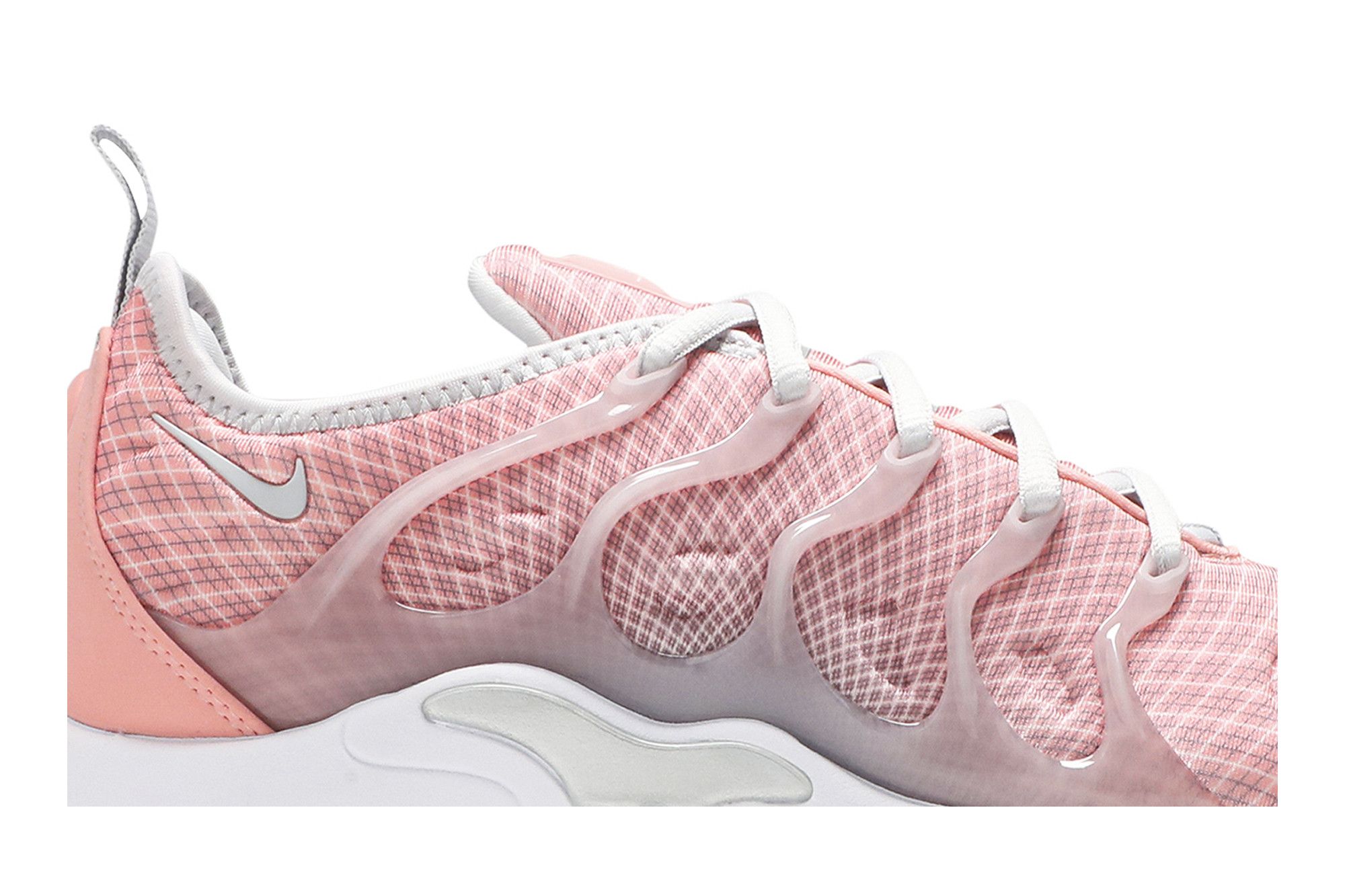 Coral pink vapormax discount