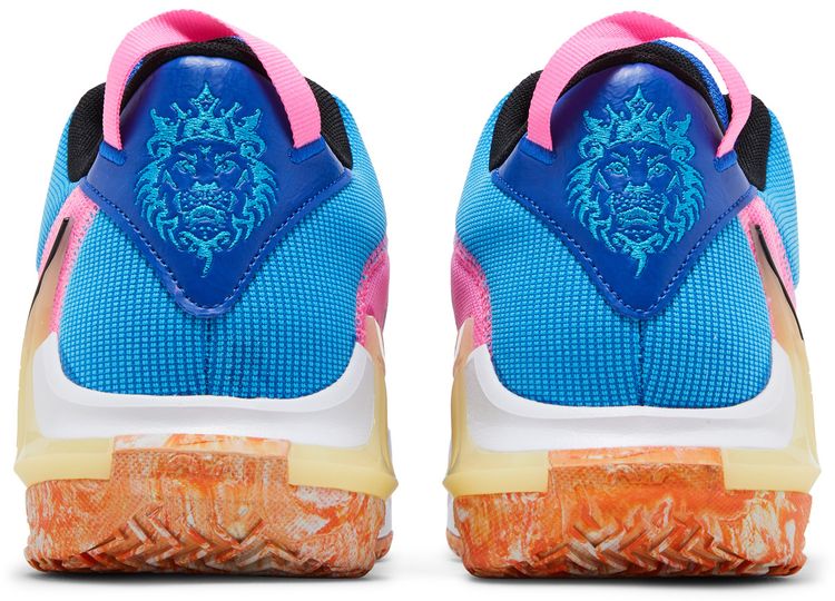 LeBron Witness 7 Hyper Royal Pink