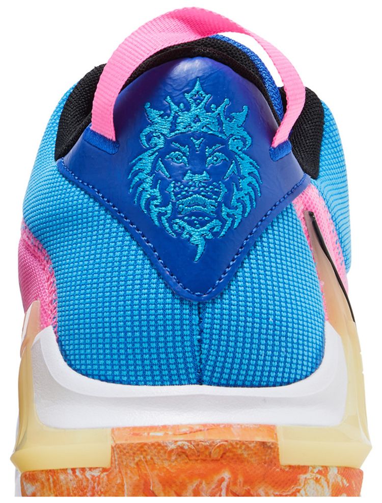 LeBron Witness 7 Hyper Royal Pink
