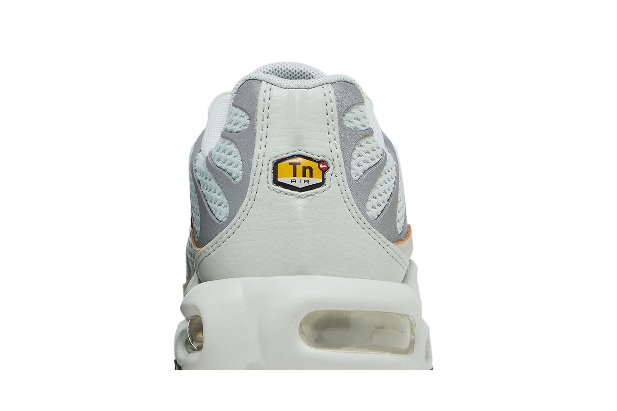 ★ナイキ★ Air Max Plus Women’s ‘Light Silver’FV8480-002 Nike Air Max Plus “Light Silver” - Style Code: FV8480-002