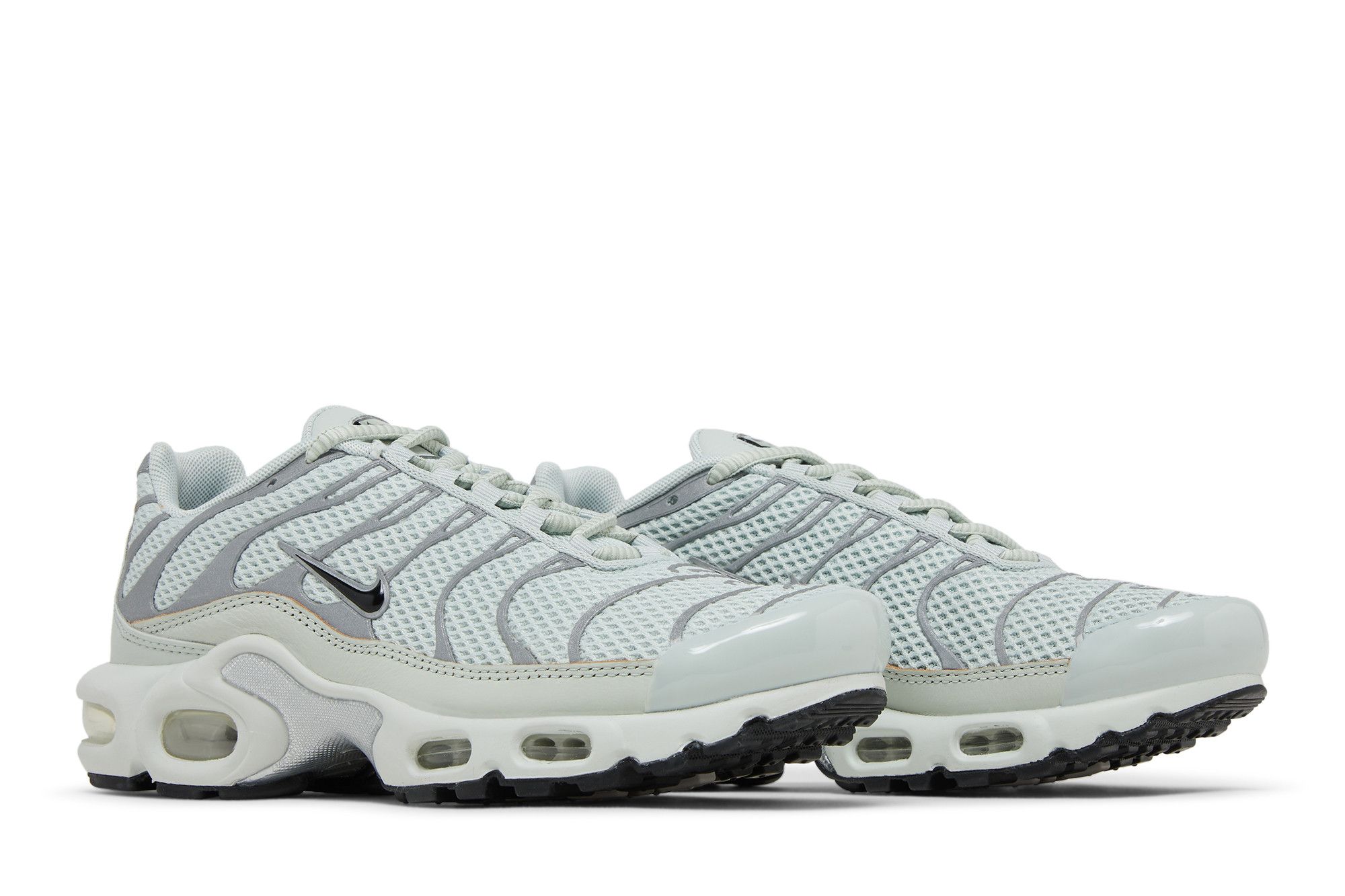 ★ナイキ★ Air Max Plus Women’s ‘Light Silver’FV8480-002 Nike Air Max Plus “Light Silver” - Style Code: FV8480-002