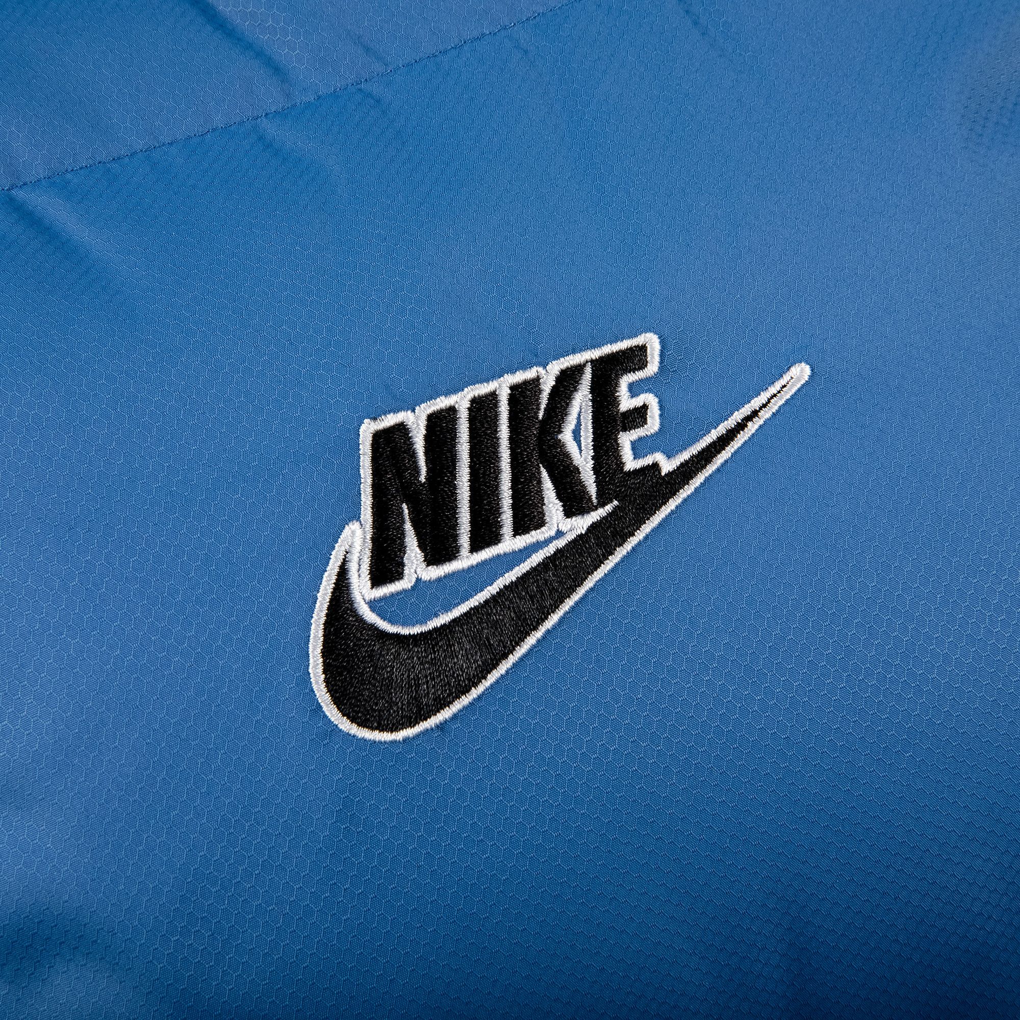 Supreme nike logo online