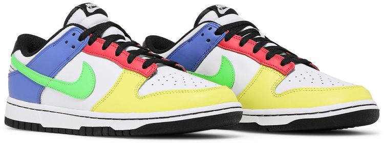 Wmns Dunk Low Green Strike