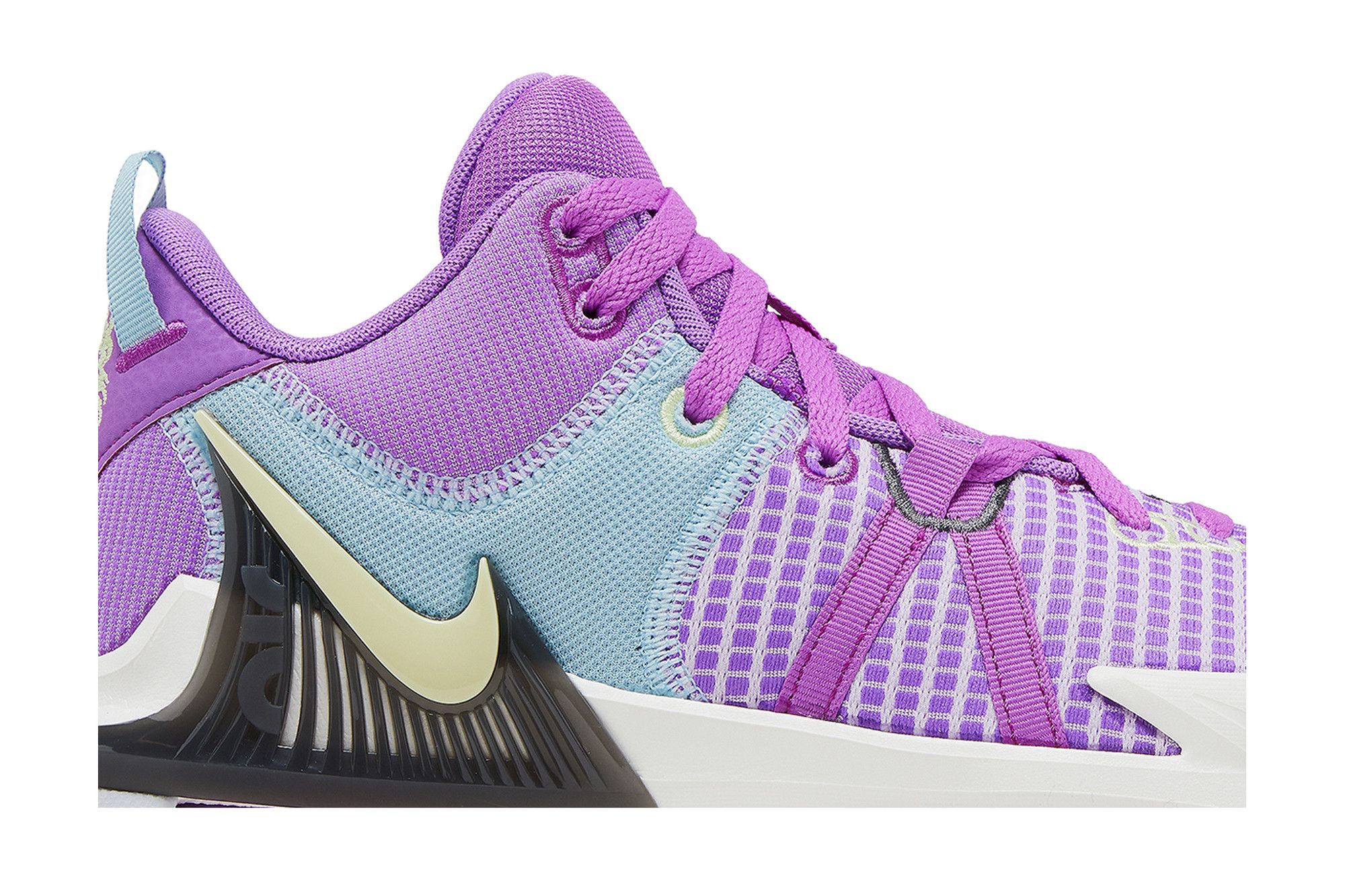 White and purple basketball shoes cheap