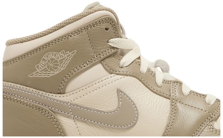 Air Jordan Retro 1 Mid GS Legend Light Brown