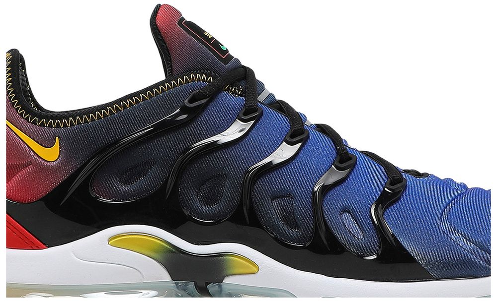 vapormax plus live together play together