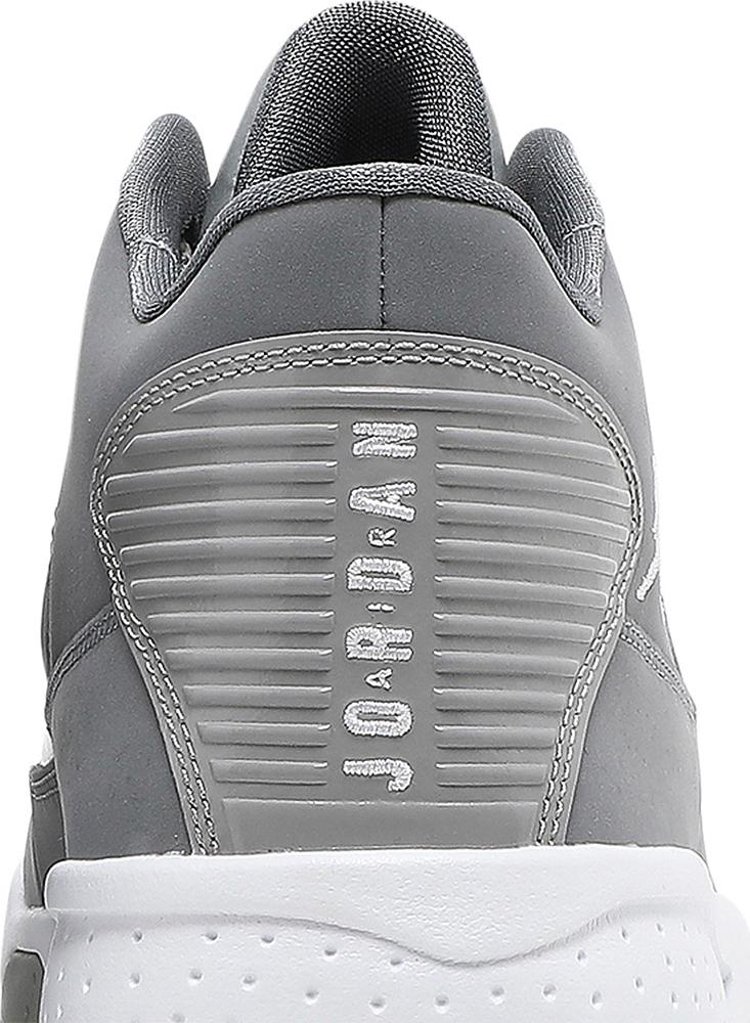 Jordan Max Aura 2 Medium Grey